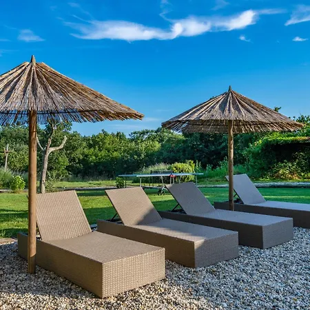 Liberat And Foska, A Private Nature Oasis, Ideal For Large Groups Sivati